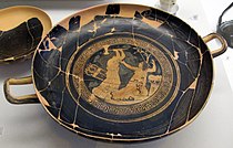 Clytemnestra angriper Cassandra foran Apollos alter, 425-400 f.Kr., fra grav 264.
