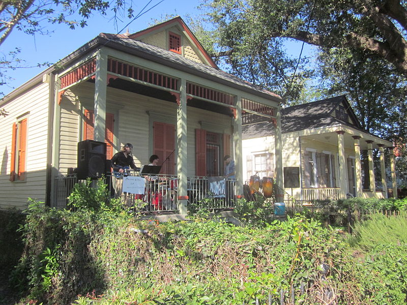 File:Po Boy Fest 2012 Leonidas Porch Stage 2.JPG