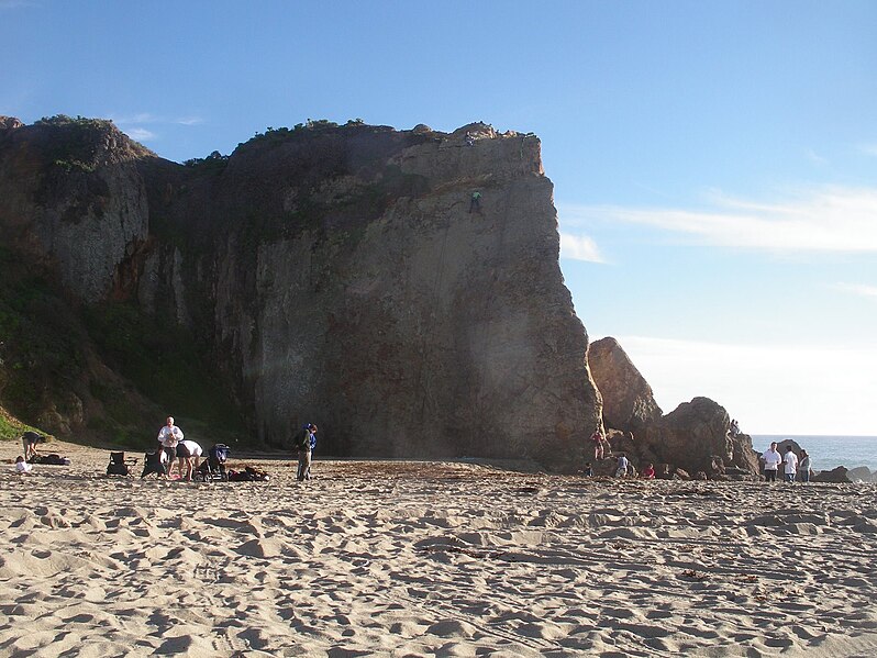 File:Point Dume Climbing.JPG