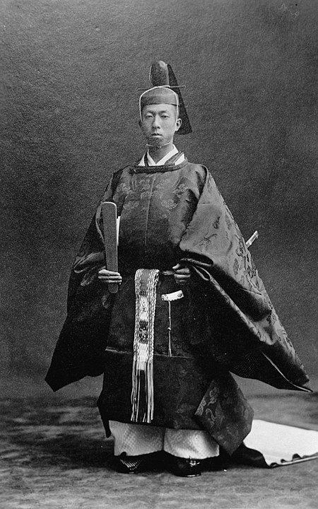 450px-Prince_Mikasa_Takahito_wearing_Sokutai.jpg