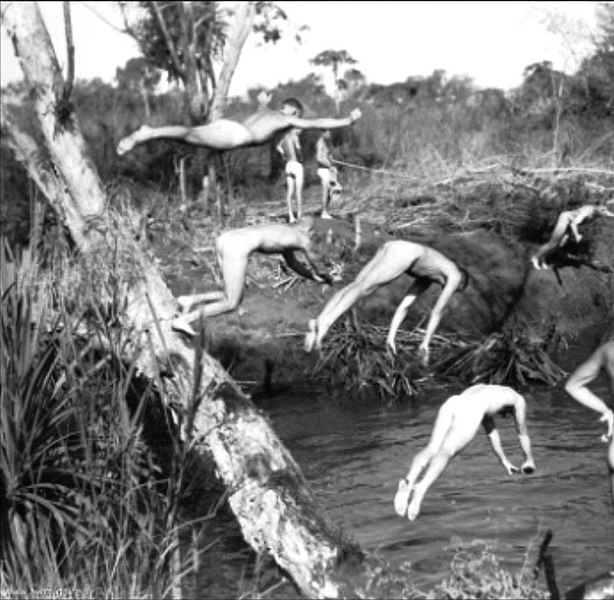 File:RAAF 1943 swimming nude. Expurgated.jpeg