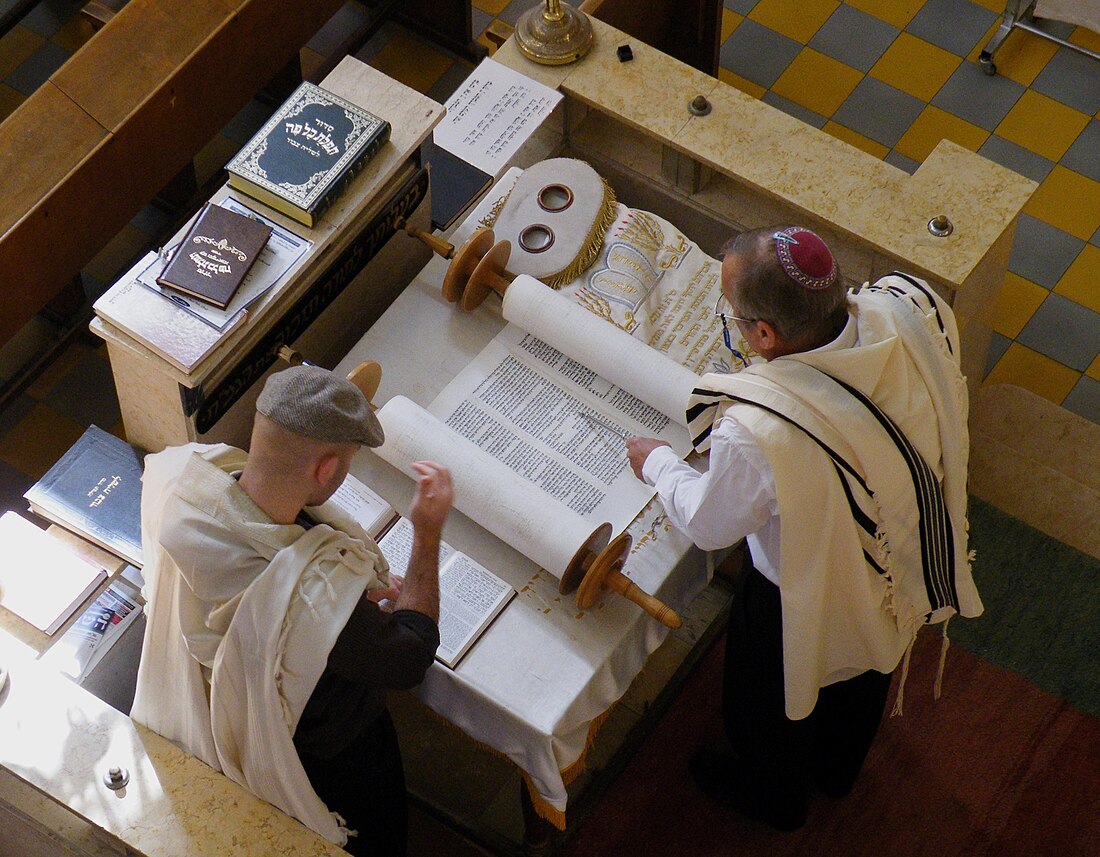 File:ReadingOfTheTorah.jpg