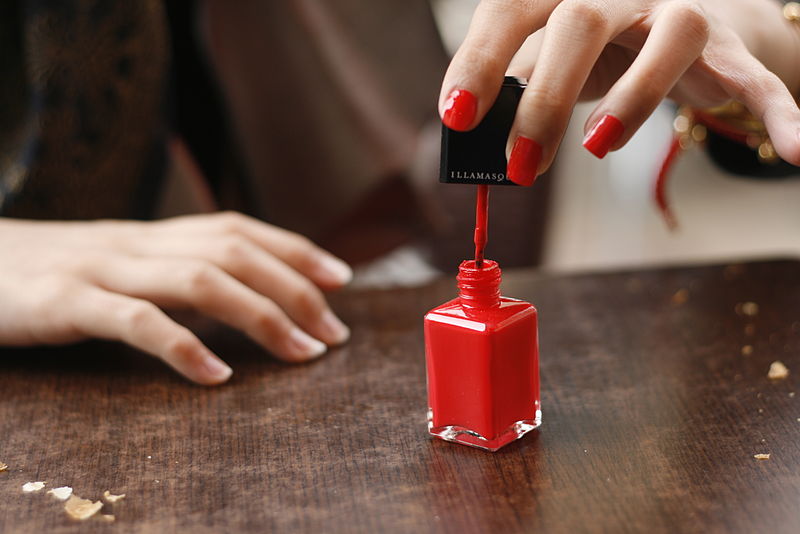 800px Red nail polish in application