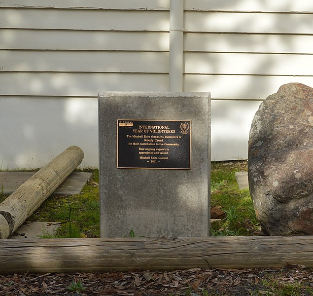 File:Reedy Creek Hall Volunteer Memorial.JPG