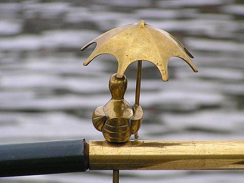 Bootstüröffnung in Form eines Kn aufs mit Regenschirm, gesehen in Oxford