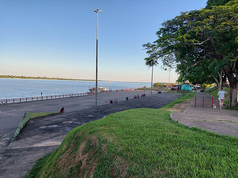 File:Rio Tocantins e o largo da orla.jpg