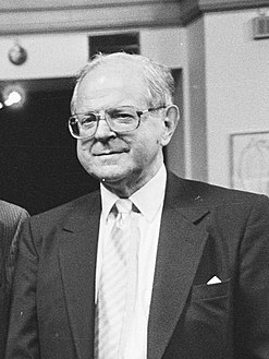 Robert Conquest (cropped).jpg
