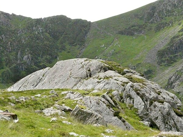 A roche moutonnée near Llyn Cau. The direction of the glacial movement was from left to right.