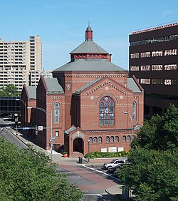 Rochester Pertama Universalist Church.jpg