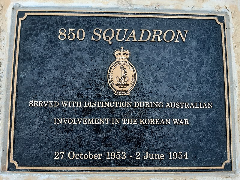 File:Rockingham Naval Memorial Park, Commemorative plaque for 850 Squadron RAN, March 2020.jpg