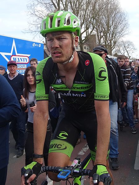 File:Roubaix - Paris-Roubaix, 12 avril 2015, arrivée (C21).JPG