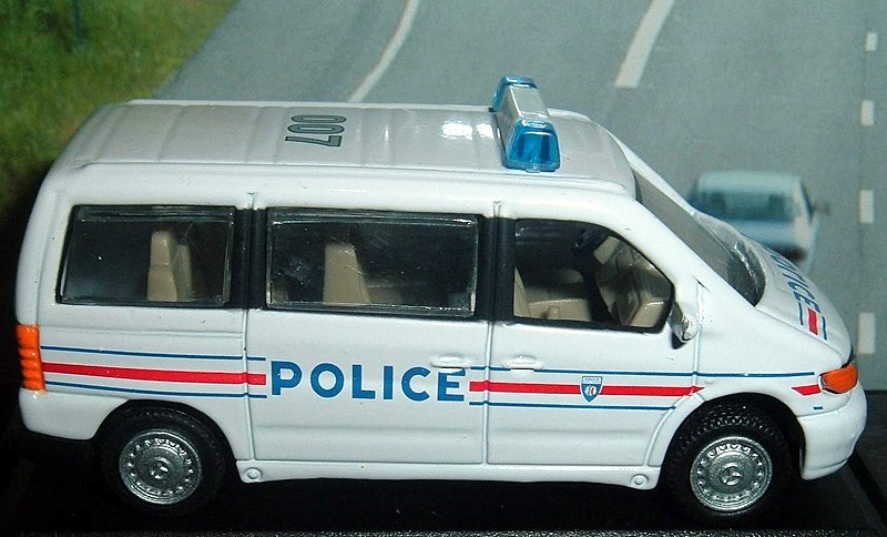 File:S127 Mercedes Vito minibus - France National Police (2462887532).jpg