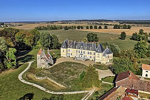 Saint-Loup-lès-Gray, le château et son parc.jpg