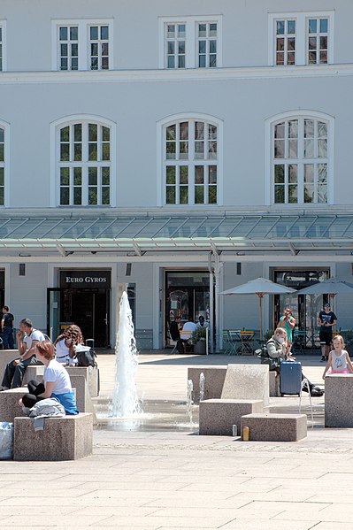 File:Salzburg - Elisabeth-Vorstadt - Südtirolerplatz - 2021 06 26-2.jpg
