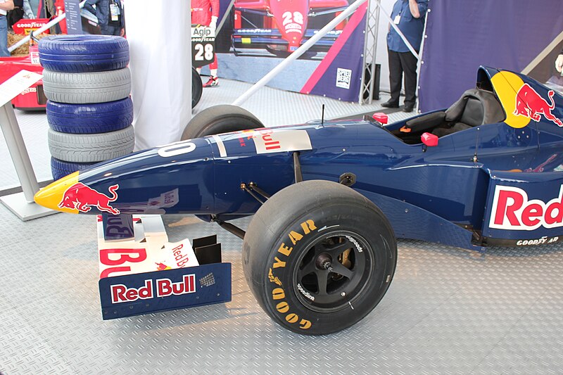 File:Sauber C14 Nase seitlich.jpg