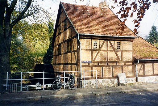 Schleifmühle, Schleifmühlenweg, Schwerin, October 1994 (6442292701)