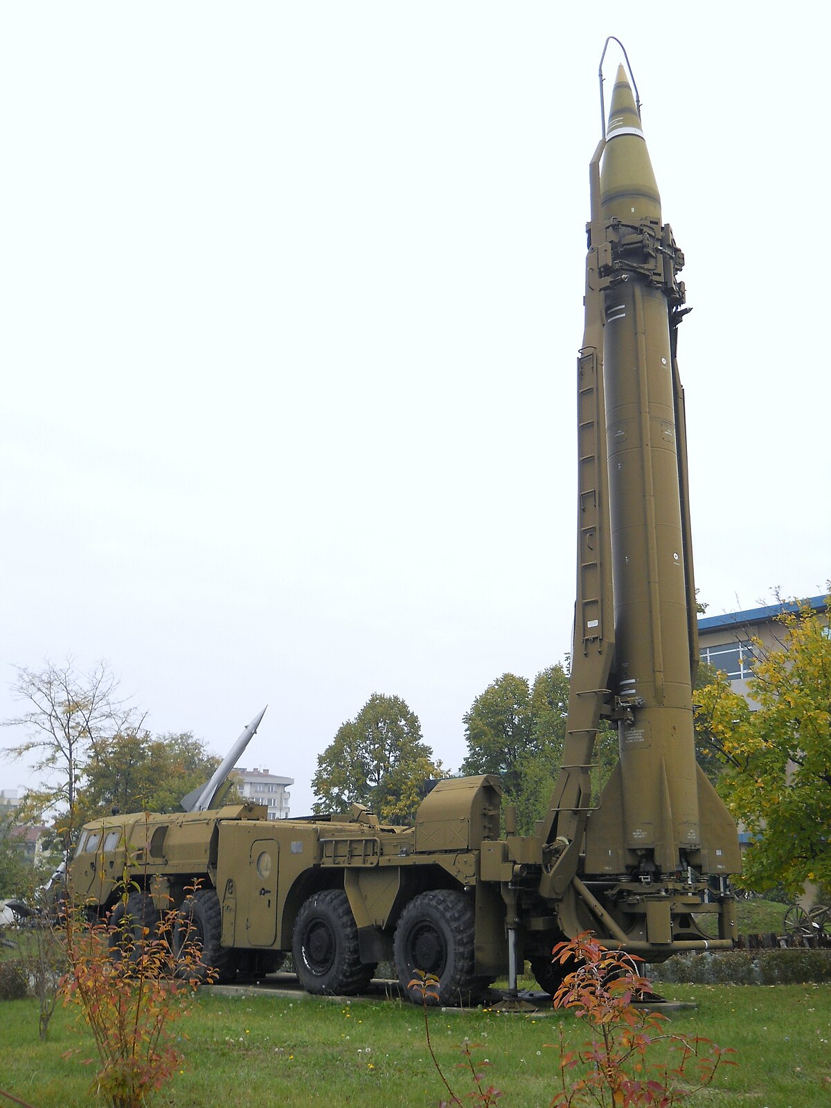 1200px-Scud_missile_on_TEL_vehicle%2C_National_Museum_of_Military_History%2C_Bulgaria.jpg