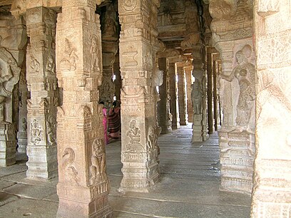 Salloni me kolona në Tempullin Veera Bhadra, Lepakshi