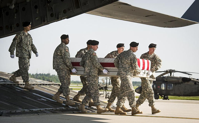 File:Senior leaders pay respect to fallen general (14850586321).jpg