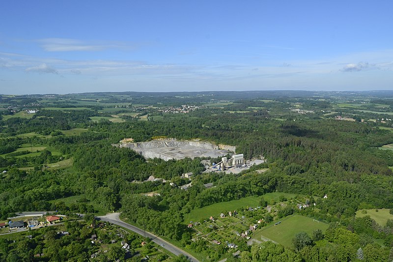 File:Skuteč lom Zárubka - panoramio.jpg