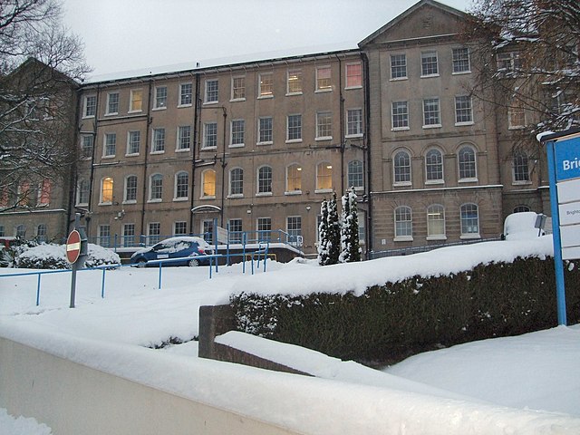 640px-Snow_in_front_of_Brighton_General_Hospital_-_geograph.org.uk_-_2183289.jpg (640×480)