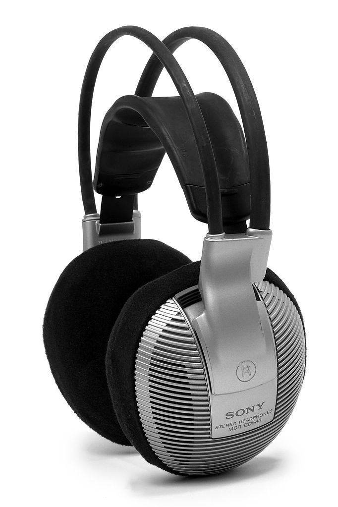 File:Sony-MDR-CD580-Headphones.jpg - Wikimedia Commons