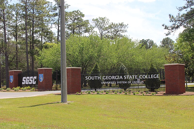 File:South Georgia State College entrance, Waycross.jpg