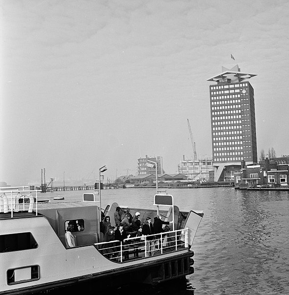 File:Stadsgezichten in Amsterdam (opdracht Amsterdam Boek ), gezicht op IJ, richting , Bestanddeelnr 927-5699.jpg