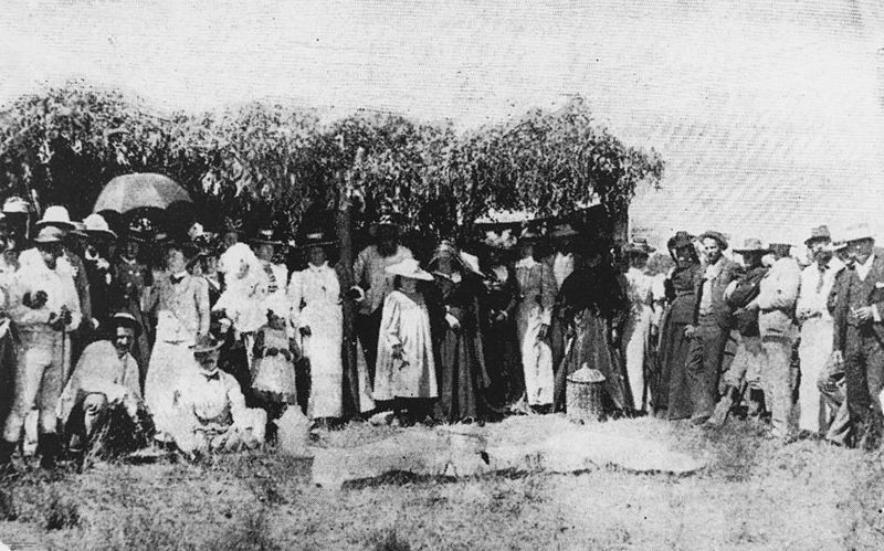 File:StateLibQld 2 105952 Group of people at a Burketown race meeting, ca. 1904.jpg