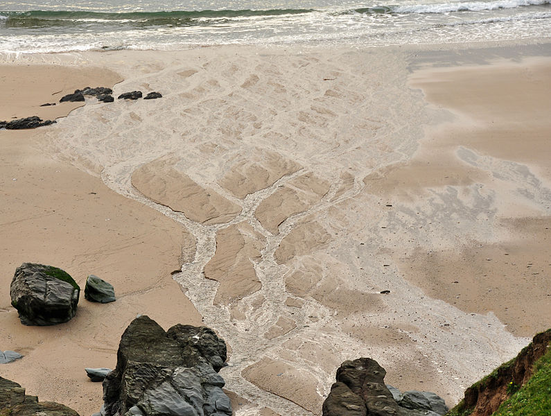 File:Stream on Seacombe Sand.jpg