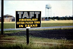 Sign at the entrance to Taft