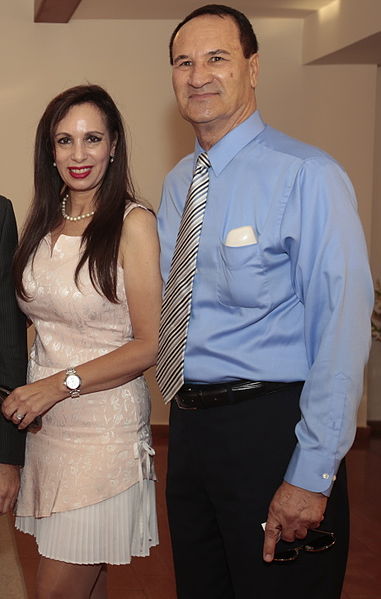 File:Tal Brody with his wife Ronit. U.S. Embassy in Israel. July 4th 2015 (19351049266) (cropped).jpg