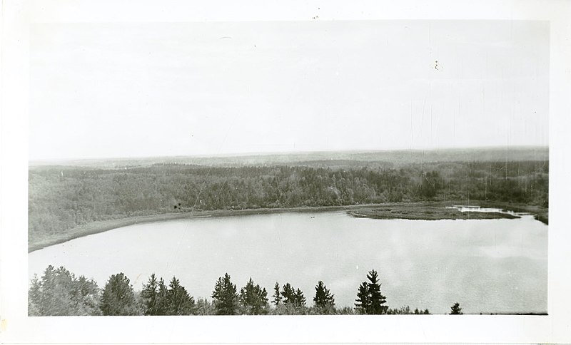 File:Teal Lake on South Side of Reservation - DPLA - bc0a8ba4d6da983aafaa2589e194bd74.jpg