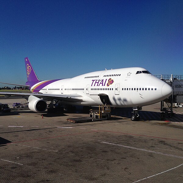 File:Thai 747-400 HS-TGZ at SYD (24591357694).jpg