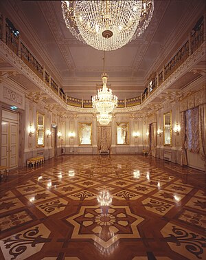 Gran Teatro La Fenice: La prima Fenice: dal bando di concorso del 1789 allinaugurazione del teatro nel 1792, La trasformazione napoleonica e i restauri successivi: 1807-1835, Dallincendio del 13 dicembre 1836 agli interventi del 1976