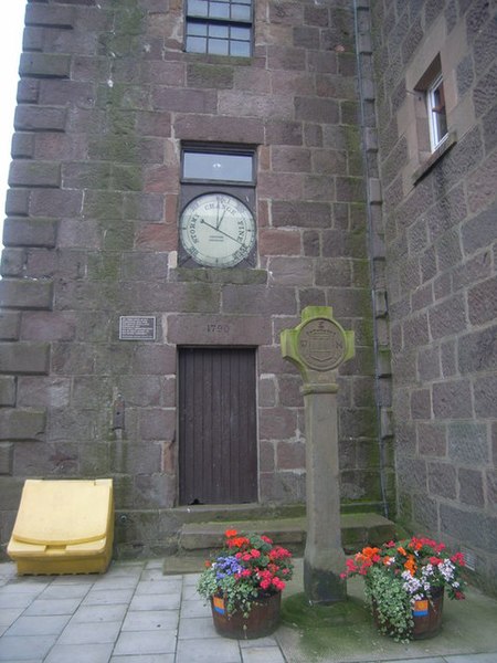 File:The Town House of Old Stonehaven and Mercat Cross - geograph.org.uk - 950489.jpg