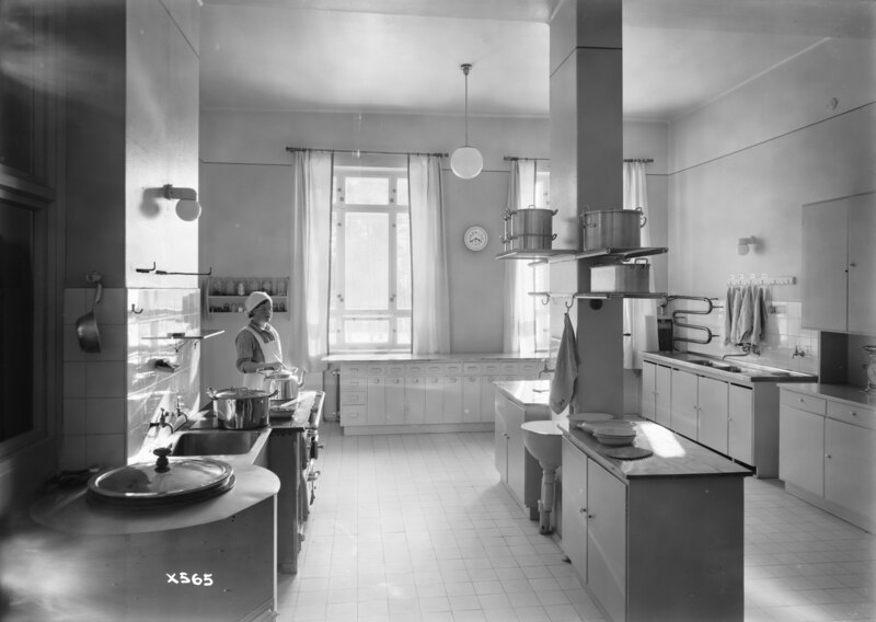 File:The interior of Snellman foundation's children's sanitarium 1935 (JOKAKAL3B-3046).tif