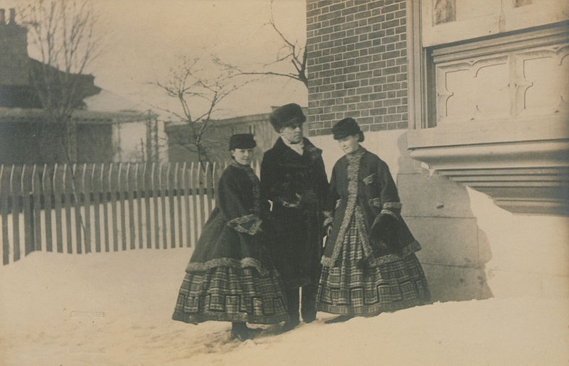 File:The late Sir GE Cartier and daughters (HS85-10-25480).jpg