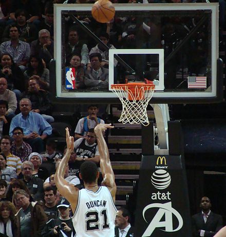 Duncan shooting a free throw in 2010