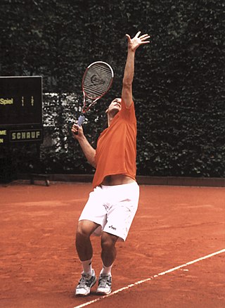 <span class="mw-page-title-main">Serve (tennis)</span> Initial shot to start a point