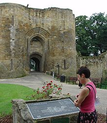 Tonbridge Castle Gatehouse Tonbridge Castle Gatehouse - N Side, Tonbridge, Kent - geograph.org.uk - 52574.jpg