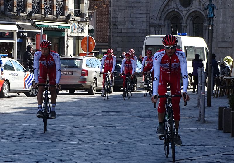 File:Tournai - Triptyque des Monts et Châteaux, étape 3, 5 avril 2015, départ (A74).JPG