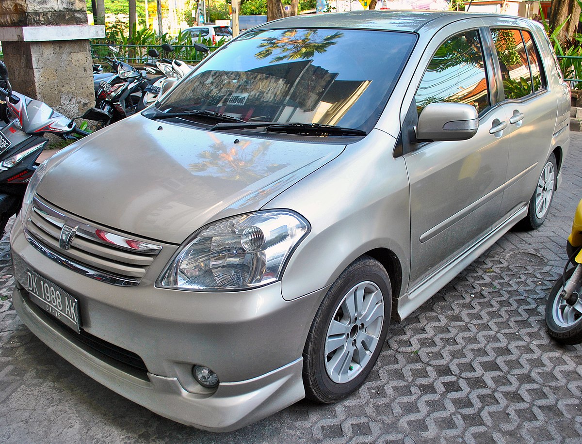 Toyota raum фото