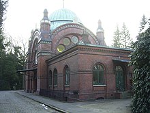 Trauerhalle des jüdischen Friedhofs u Hamburgu-Ohlsdorf.jpg