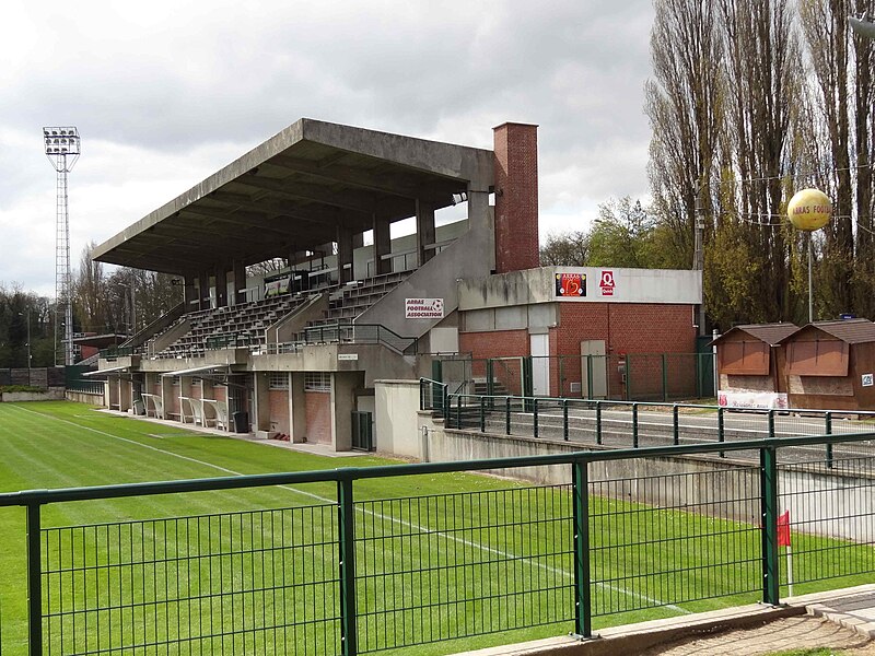 File:Tribune du Stade Degouve (Arras).jpg