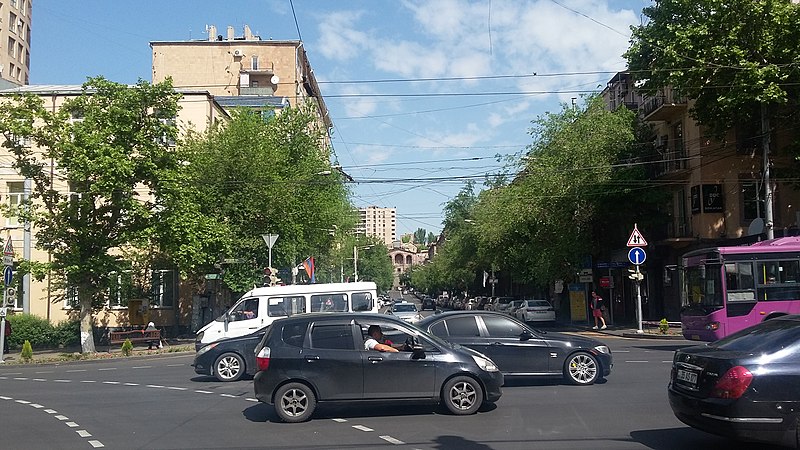 File:Tumanyan Street Yerevan 22.jpg