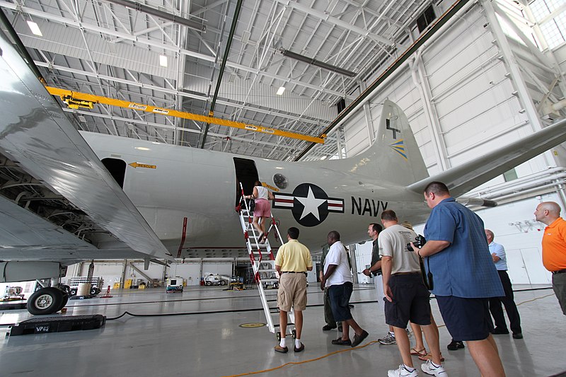 File:US Navy 110805-N-JW561-001 Employers and supervisors of Michigan National Guard members tour a P-3C Orion aircraft assigned to Patrol Squadron (VP.jpg