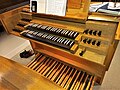 Unterhaching, St. Alto (Garhammer-Orgel, Spieltisch) (2).jpg
