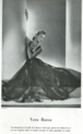 En klassisk modebild av Erwin Blumenfeld på en Aftonklänning från modehuset Vera Borea 1939.