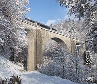 Ćah na mosće Saillard po sněhowanju (Morez, Jura, Francoska)